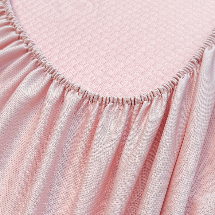 91家纺网 家纺一手货源 找家纺 喜居 2025新款A类凉豆豆提花床笠凉感豆豆床笠 luck小冰熊-粉