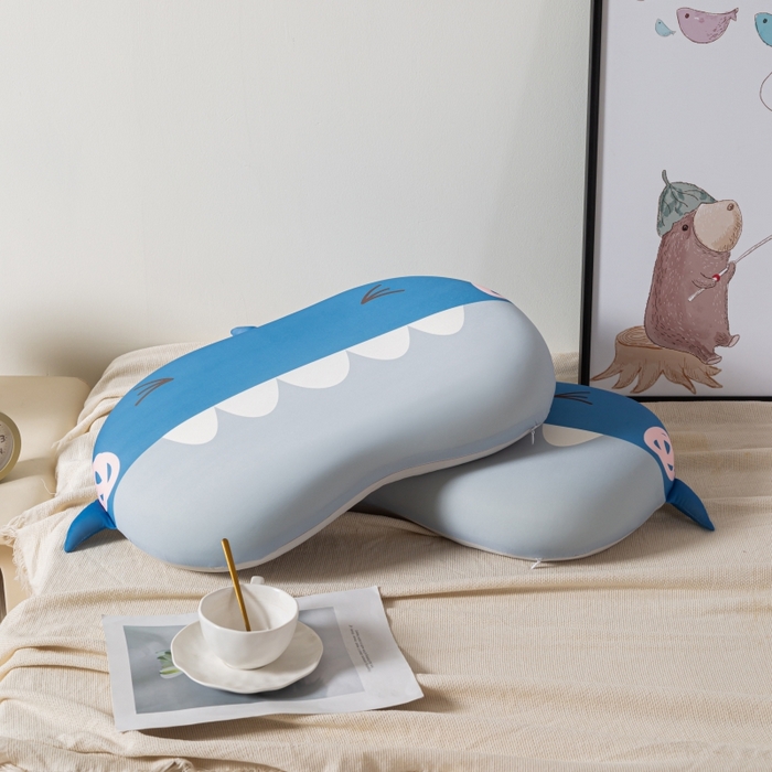 91家纺网 家纺一手货源 找家纺 芯链 2025新款亲肤柔软卡通枕头枕芯 小鲨鱼