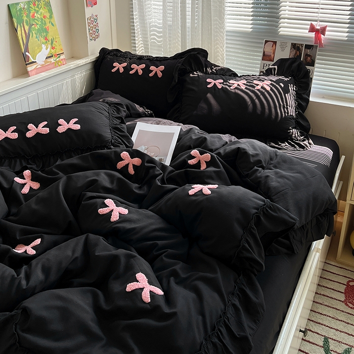 91家纺网 家纺一手货源 找家纺 艺玲家纺 2025新款赫本风系列法式花边水洗棉四件套 小香风 蝴蝶结-黑色