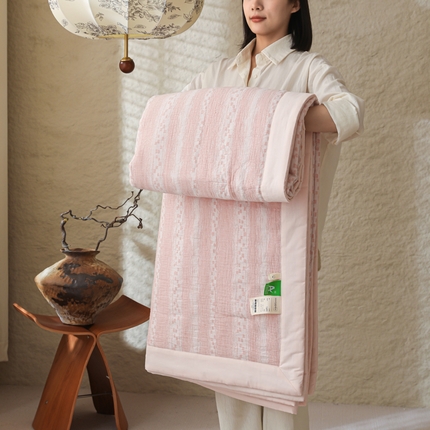 91家纺网 家纺一手货源 找家纺 眠博士 2025新款A类全棉包边三层纱提花夏被四件套 包边三层纱夏被-时光 粉