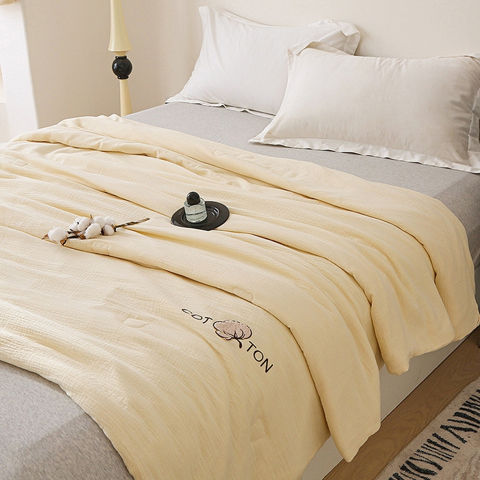 91家纺网 家纺一手货源 找家纺 2025新款A类全棉双层皱皱纱立体烫画纯色款大豆夏凉被空调被 皱皱-米黄