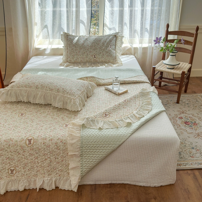 91家纺网 家纺一手货源 找家纺 淑女公社家纺  2025春夏新款法式纯棉双层纱夏被床盖四件套 春日熊仔