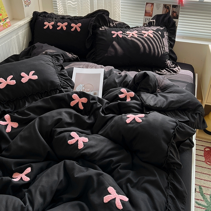 91家纺网 家纺一手货源 找家纺 艺玲家纺 2025新款赫本风系列法式花边水洗棉四件套 小香风 蝴蝶结-黑色