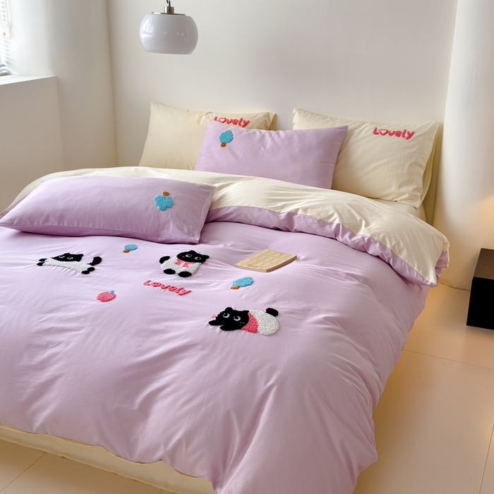 91家纺网 家纺一手货源 找家纺 锦觅家纺 2025新款卡通小清新毛巾绣全棉纯棉四件套（大版定位花型） 嬉戏猫咪