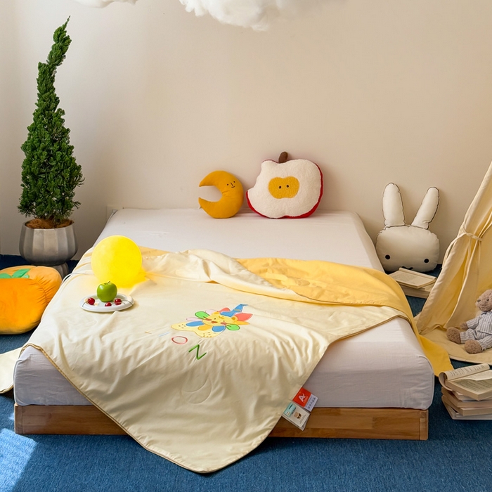 91家纺网 家纺一手货源 找家纺 2025新款快乐多巴胺纯棉夏被 黄色彩虹小狮子