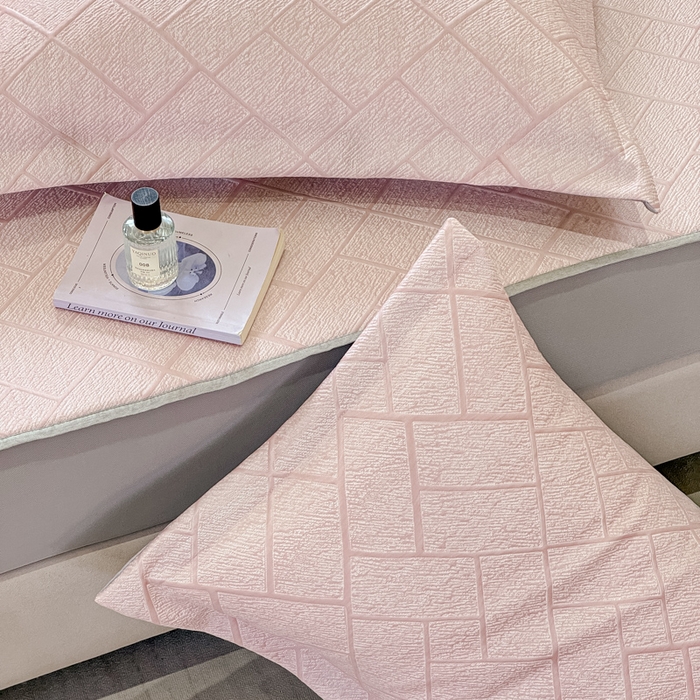 91家纺网 家纺一手货源 找家纺 棉生活家纺 2025新款高端款冰离子超软按摩凉席 方格-粉-床裙款