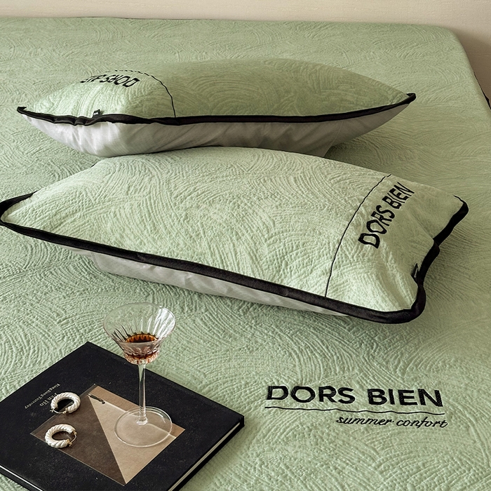 91家纺网 家纺一手货源 找家纺 圆岛家纺 2025新款3D高分子凉感浮雕提花软凉席床笠款三件套 漠语-绿