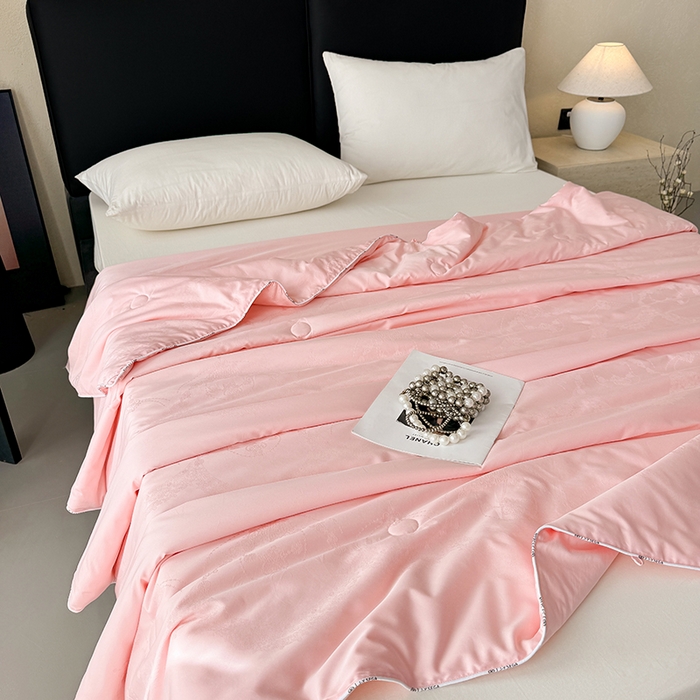 91家纺网 家纺一手货源 找家纺 茧羽世家 2025新款全棉软糯亲肤提花蚕丝夏被 如意 提花 粉