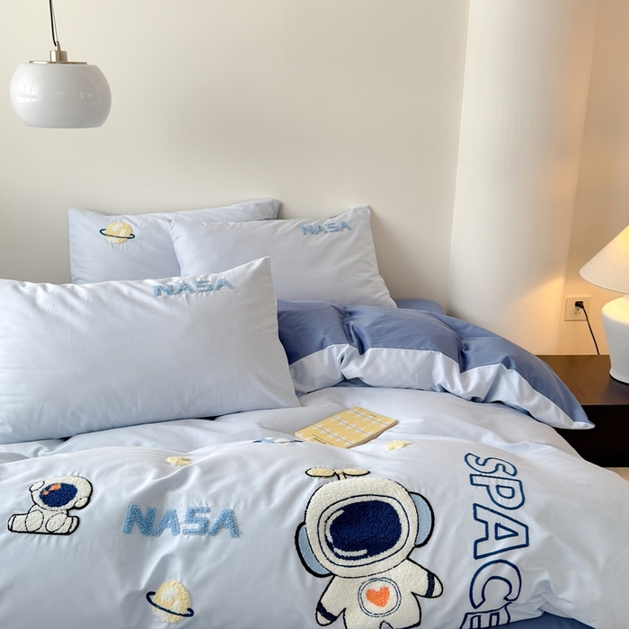 91家纺网 家纺一手货源 找家纺 锦觅家纺 2025新款卡通小清新毛巾绣全棉纯棉四件套（大版定位花型） 小宇航员