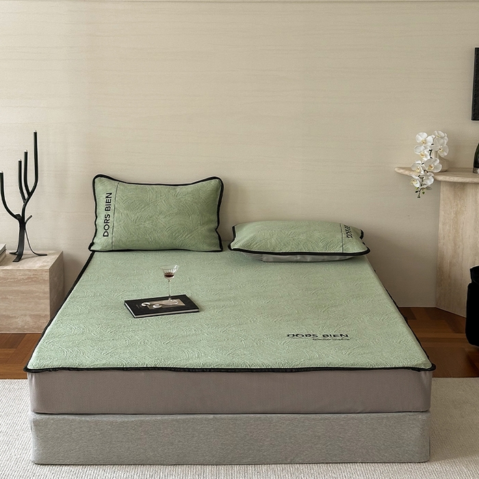 91家纺网 家纺一手货源 找家纺 圆岛家纺 2025新款3D高分子凉感浮雕提花软凉席床笠款三件套 漠语-绿