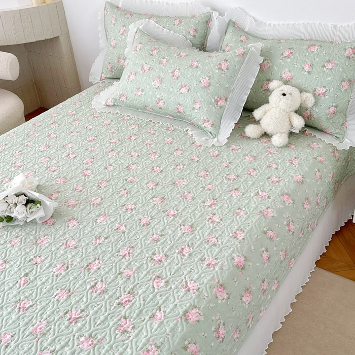 91家纺网 家纺一手货源 找家纺 添越 2024小清新韩版蕾丝花边纯棉夹棉床盖三件套全棉花开半夏