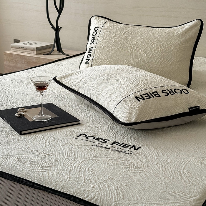 91家纺网 家纺一手货源 找家纺 圆岛家纺 2025新款3D高分子凉感浮雕提花软凉席床笠款三件套 漠语-白