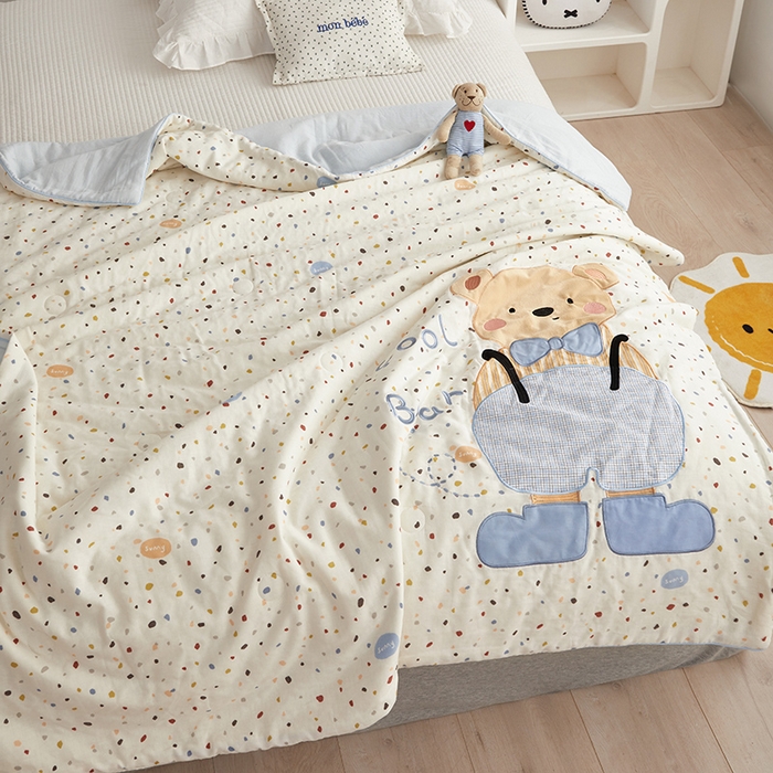 91家纺网 家纺一手货源 找家纺 荷马之梦 2025新款A类原创卡通全棉双层纱贴布绣大豆纤维儿童夏被 酷小熊