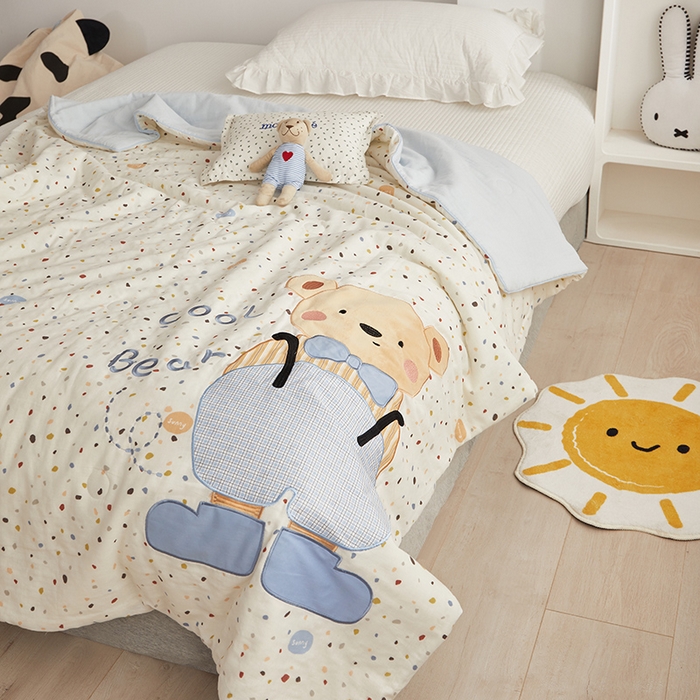 91家纺网 家纺一手货源 找家纺 荷马之梦 2025新款A类原创卡通全棉双层纱贴布绣大豆纤维儿童夏被 酷小熊