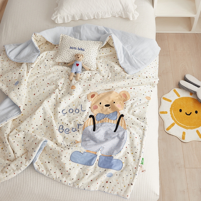 91家纺网 家纺一手货源 找家纺 荷马之梦 2025新款A类原创卡通全棉双层纱贴布绣大豆纤维儿童夏被 酷小熊