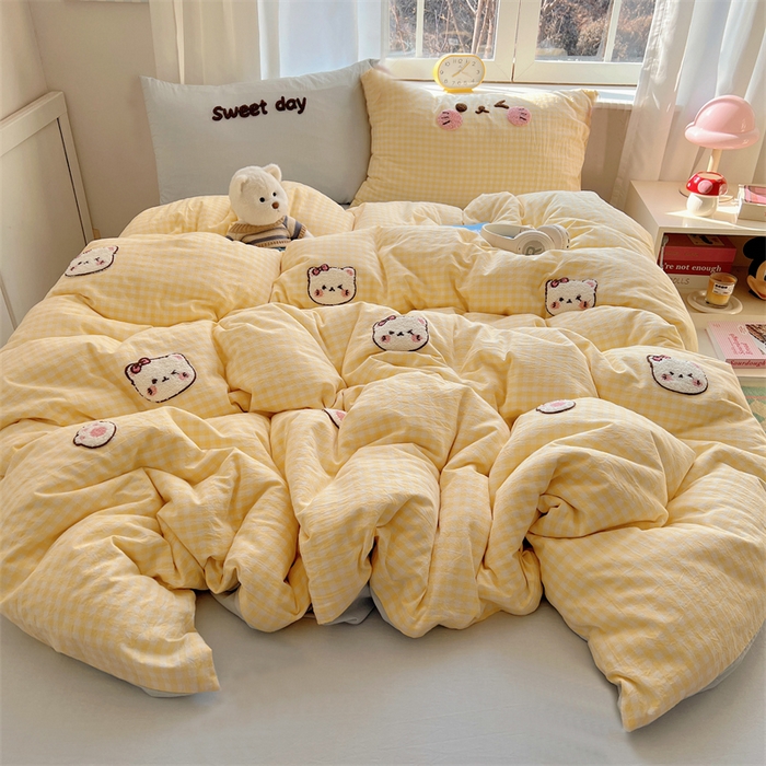 91家纺网 家纺一手货源 找家纺 （总）丽涵家纺 2025新款色织水洗棉毛巾绣四件套-甜心小猫系列