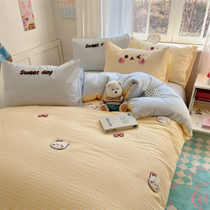 91家纺网 家纺一手货源 找家纺 （总）丽涵家纺 2025新款色织水洗棉毛巾绣四件套-甜心小猫系列