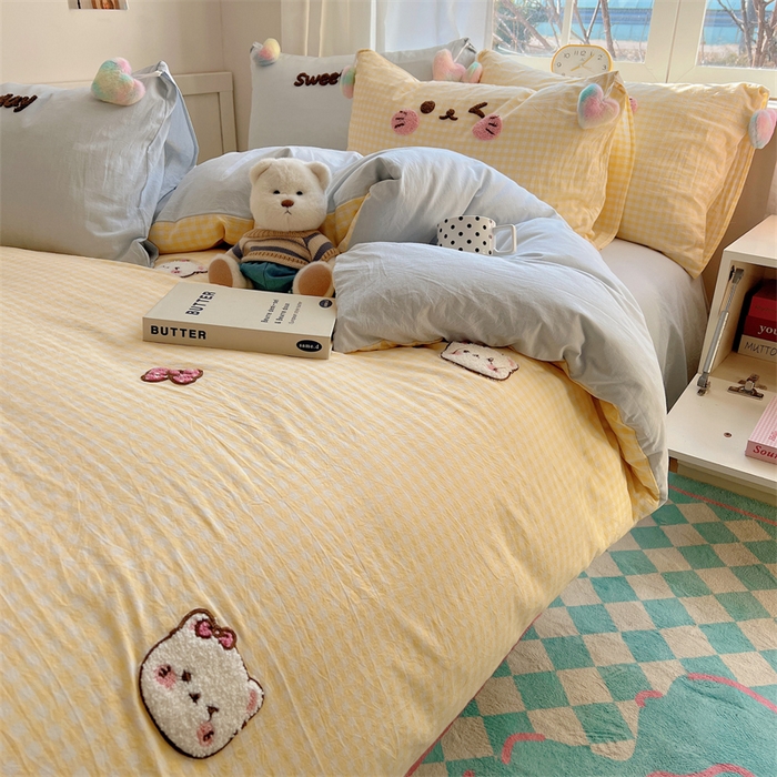 91家纺网 家纺一手货源 找家纺 （总）丽涵家纺 2025新款色织水洗棉毛巾绣四件套-甜心小猫系列