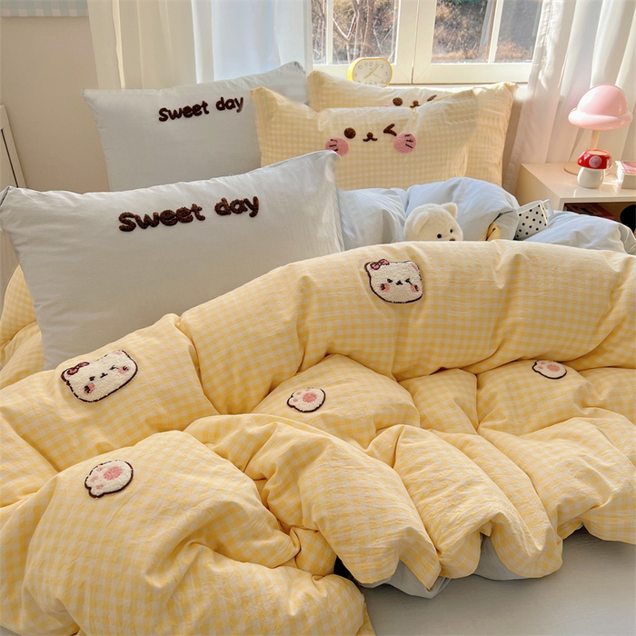 91家纺网 家纺一手货源 找家纺 丽涵家纺 2025新款色织水洗棉毛巾绣四件套-甜心小猫系列 甜心小猫-黄格-简单款