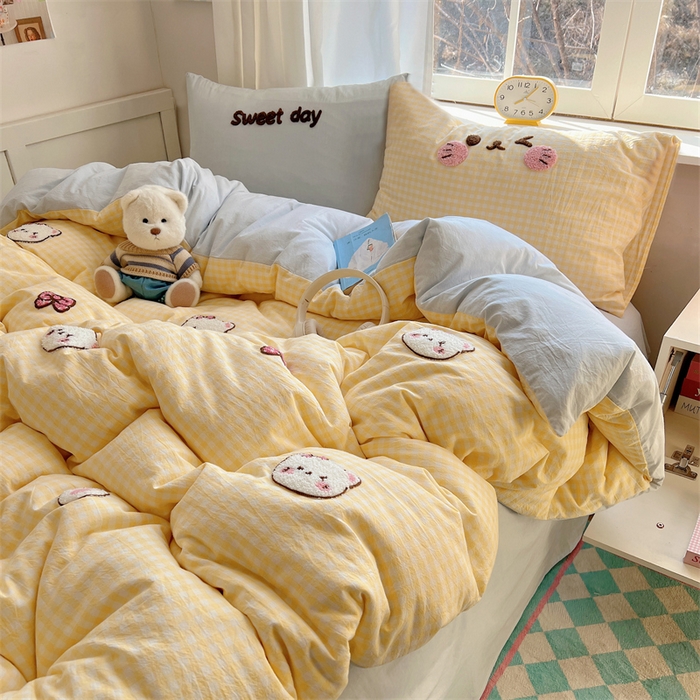 91家纺网 家纺一手货源 找家纺 丽涵家纺 2025新款色织水洗棉毛巾绣四件套-甜心小猫系列 甜心小猫-黄格-简单款