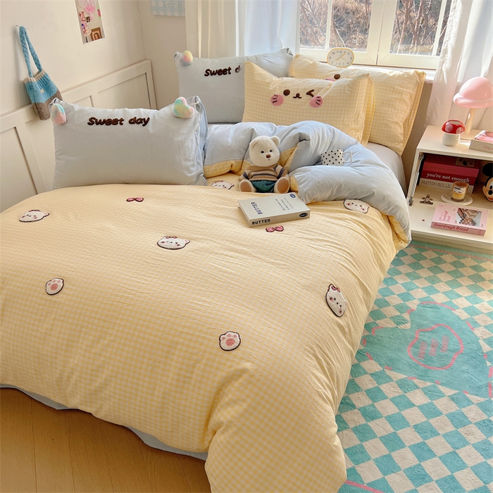 91家纺网 家纺一手货源 找家纺 丽涵家纺 2025新款色织水洗棉毛巾绣四件套-甜心小猫系列 甜心小猫-黄格-简单款