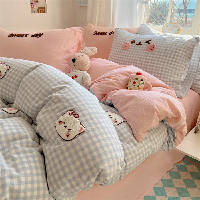 91家纺网 家纺一手货源 找家纺 丽涵家纺 2025新款色织水洗棉毛巾绣四件套-甜心小猫系列 甜心小猫-蓝格-简单款