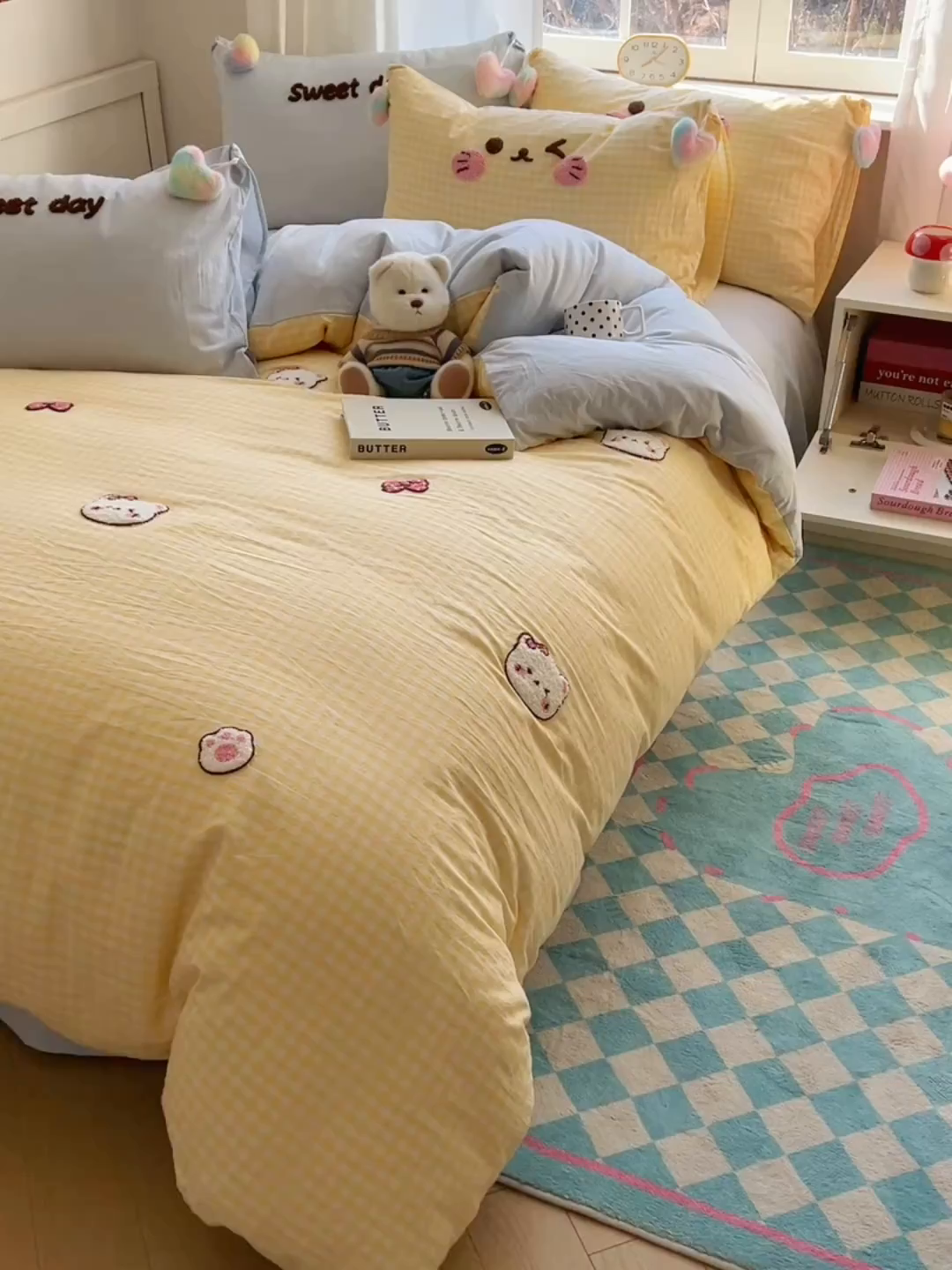 91家纺网 家纺一手货源 找家纺 丽涵家纺 2025新款色织水洗棉毛巾绣四件套-甜心小猫系列 甜心小猫-黄格-毛球款