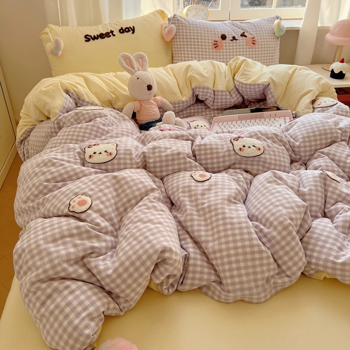 91家纺网 家纺一手货源 找家纺 丽涵家纺 2025新款色织水洗棉毛巾绣四件套-甜心小猫系列 甜心小猫-紫格-毛球款