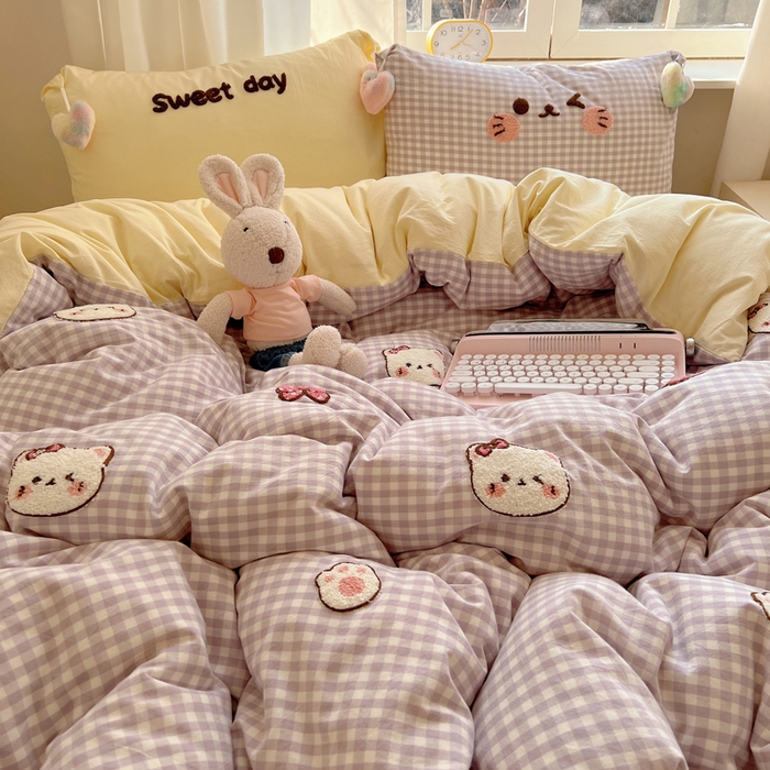 91家纺网 家纺一手货源 找家纺 丽涵家纺 2025新款色织水洗棉毛巾绣四件套-甜心小猫系列 甜心小猫-紫格-毛球款