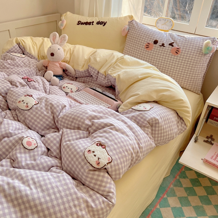 91家纺网 家纺一手货源 找家纺 丽涵家纺 2025新款色织水洗棉毛巾绣四件套-甜心小猫系列 甜心小猫-紫格-毛球款