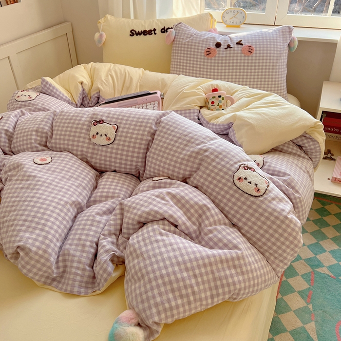 91家纺网 家纺一手货源 找家纺 丽涵家纺 2025新款色织水洗棉毛巾绣四件套-甜心小猫系列 甜心小猫-紫格-毛球款