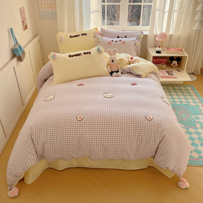 91家纺网 家纺一手货源 找家纺 丽涵家纺 2025新款色织水洗棉毛巾绣四件套-甜心小猫系列 甜心小猫-紫格-毛球款