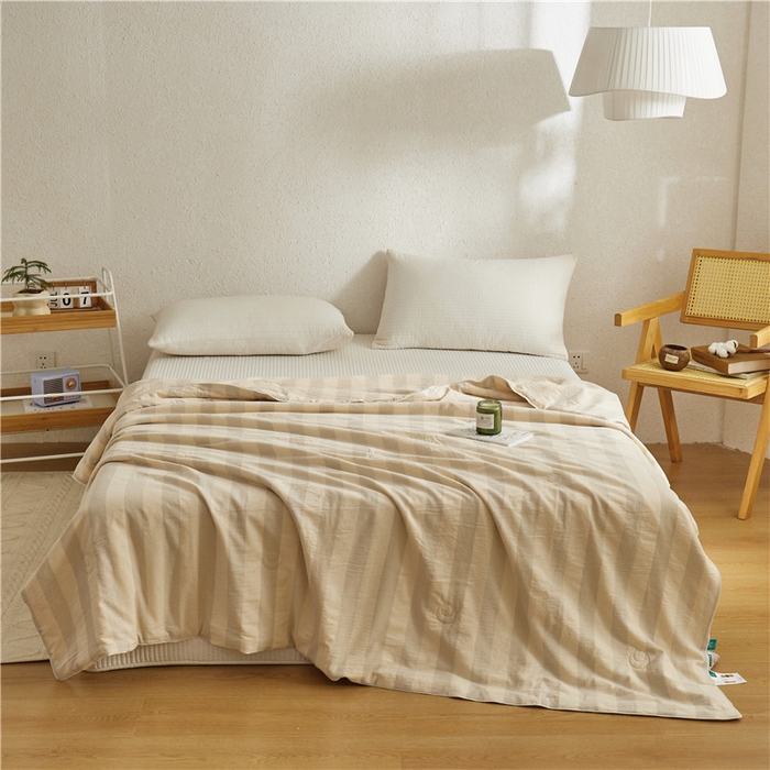 91家纺网 家纺一手货源 找家纺 良品汇馆 2025【水洗大豆宽条纹夏被】日式无印A类水洗提花大豆夏被良品宽条纹夏季被子双人全棉空调被 简韵灰