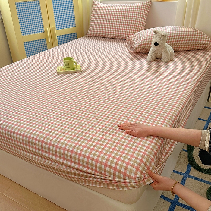 91家纺网 家纺一手货源 找家纺 十一家居 2025新款亲肤裸睡云朵棉水洗棉床笠-洛可系列 粉咖小格