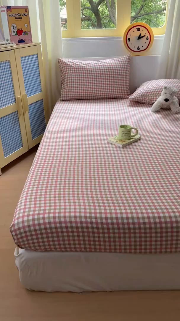 91家纺网 家纺一手货源 找家纺 十一家居 2025新款亲肤裸睡云朵棉水洗棉床笠-洛可系列 粉咖小格