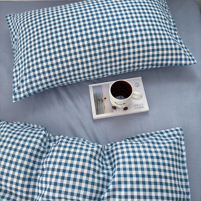 91家纺网 家纺一手货源 找家纺 可可家纺 2025新款印花卡通芦荟棉枕套亲肤信封式枕头套小清新 蓝小格