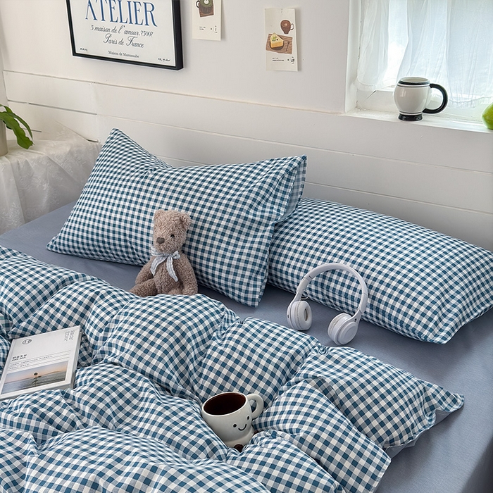 91家纺网 家纺一手货源 找家纺 可可家纺 2025新款印花卡通芦荟棉枕套亲肤信封式枕头套小清新 蓝小格