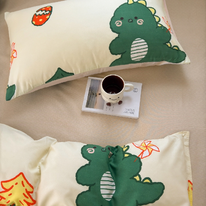 91家纺网 家纺一手货源 找家纺 可可家纺 2025新款印花卡通芦荟棉枕套亲肤信封式枕头套小清新 恐龙宝宝
