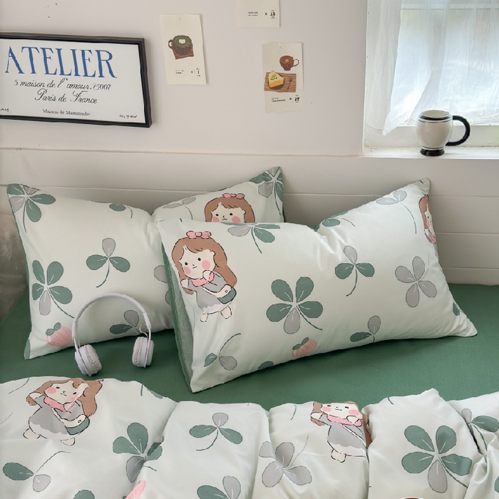 91家纺网 家纺一手货源 找家纺 可可家纺 2025新款印花卡通芦荟棉枕套亲肤信封式枕头套小清新 花园女孩