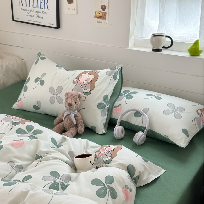 91家纺网 家纺一手货源 找家纺 可可家纺 2025新款印花卡通芦荟棉枕套亲肤信封式枕头套小清新 花园女孩