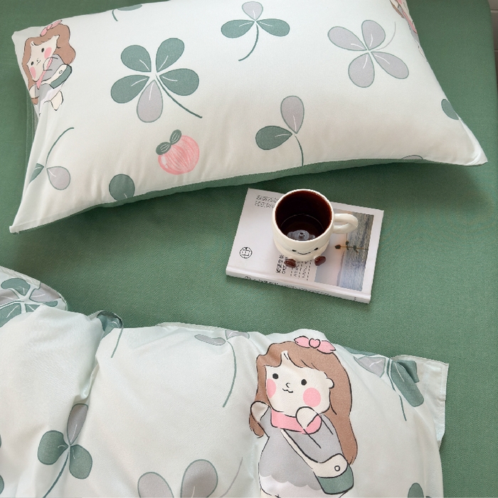 91家纺网 家纺一手货源 找家纺 可可家纺 2025新款印花卡通芦荟棉枕套亲肤信封式枕头套小清新 花园女孩