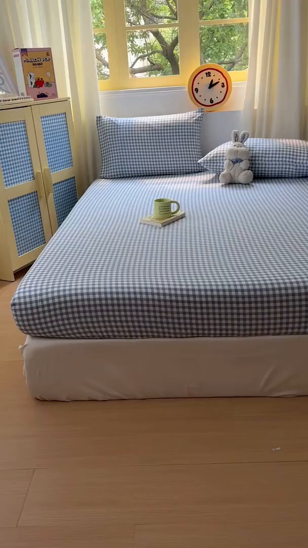 91家纺网 家纺一手货源 找家纺 十一家居 2025新款亲肤裸睡云朵棉水洗棉床笠-洛可系列 蓝小格