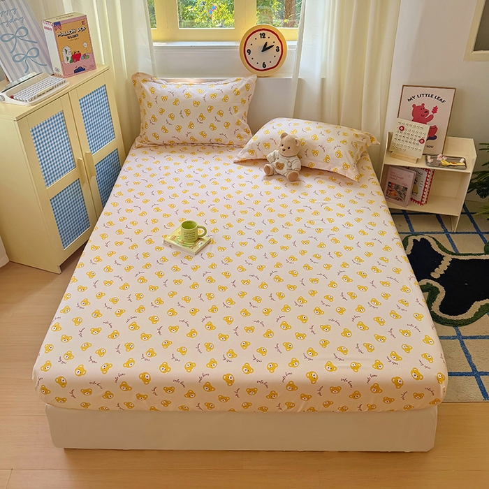 91家纺网 家纺一手货源 找家纺 十一家居 2025新款小清新印花款高克重加厚升级款云朵棉水洗棉床笠 黄色小熊