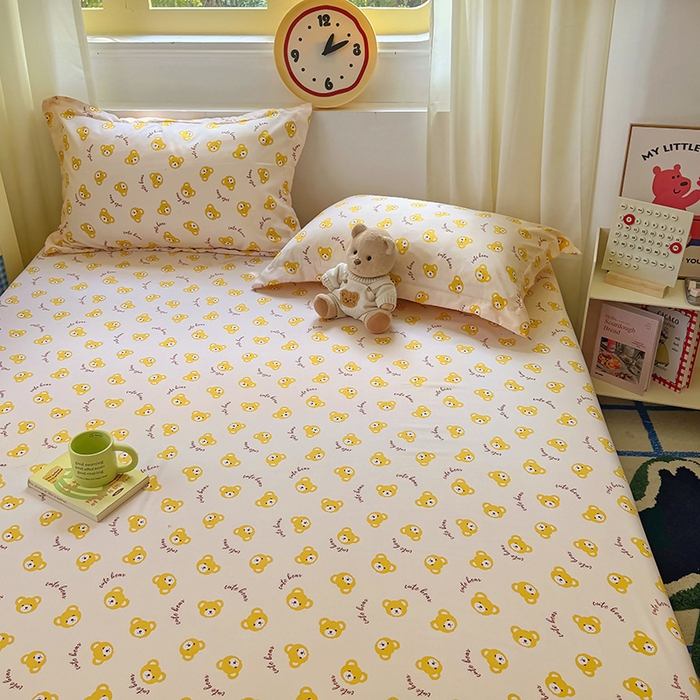 91家纺网 家纺一手货源 找家纺 十一家居 2025新款小清新印花款高克重加厚升级款云朵棉水洗棉床笠 黄色小熊