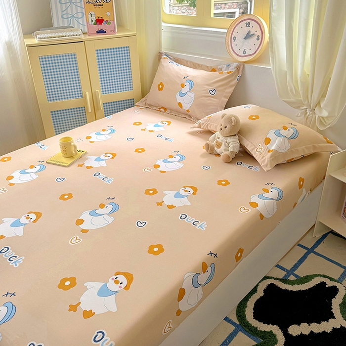 91家纺网 家纺一手货源 找家纺 十一家居 2025新款小清新印花款高克重加厚升级款云朵棉水洗棉床笠 萌萌可达鸭