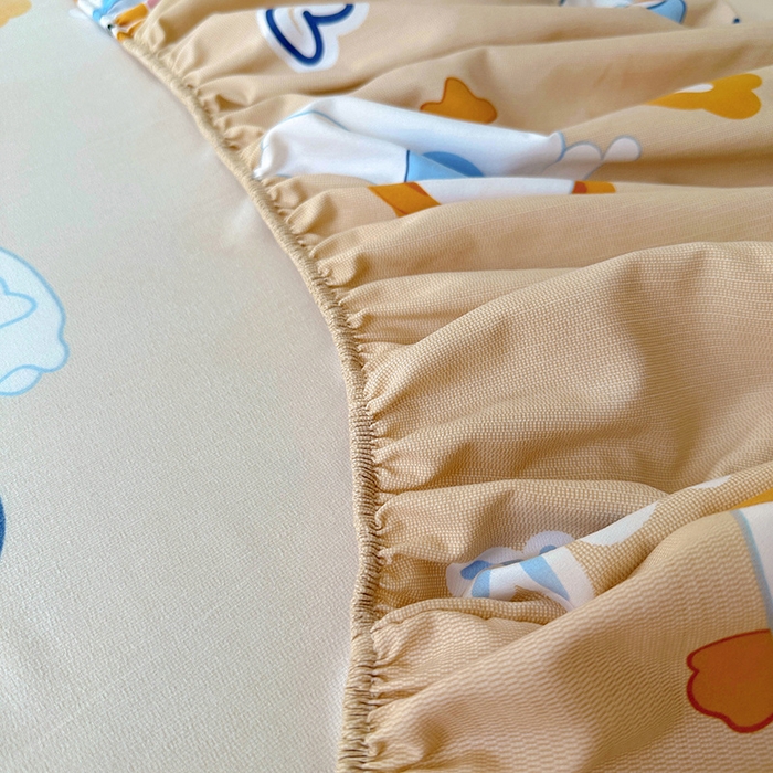 91家纺网 家纺一手货源 找家纺 十一家居 2025新款小清新印花款高克重加厚升级款云朵棉水洗棉床笠 萌萌可达鸭