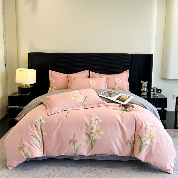 91家纺网 家纺一手货源 找家纺 曲之慕 2025直播爆款纯棉磨毛 高克重加厚全棉磨毛印花四件套 绮丽花语-粉