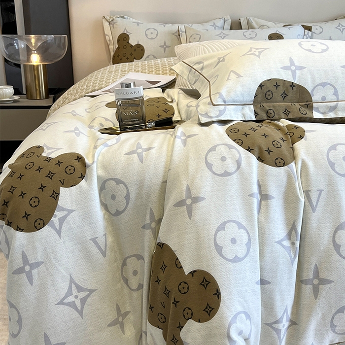 91家纺网 家纺一手货源 找家纺 曲之慕 2025直播爆款纯棉磨毛 高克重加厚全棉磨毛印花四件套 嘻嘻熊