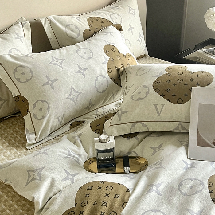 91家纺网 家纺一手货源 找家纺 曲之慕 2025直播爆款纯棉磨毛 高克重加厚全棉磨毛印花四件套 嘻嘻熊