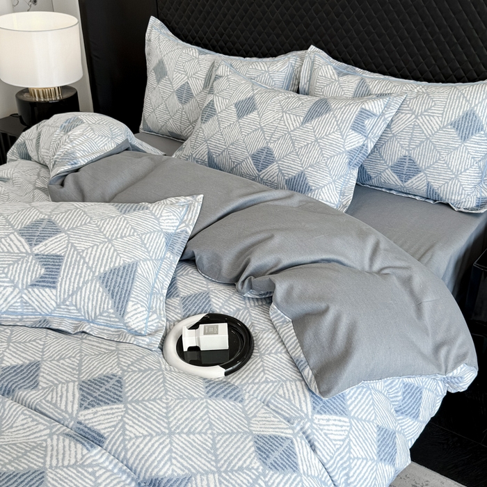 91家纺网 家纺一手货源 找家纺 曲之慕 2025直播爆款纯棉磨毛 高克重加厚全棉磨毛印花四件套 街角咖啡-蓝